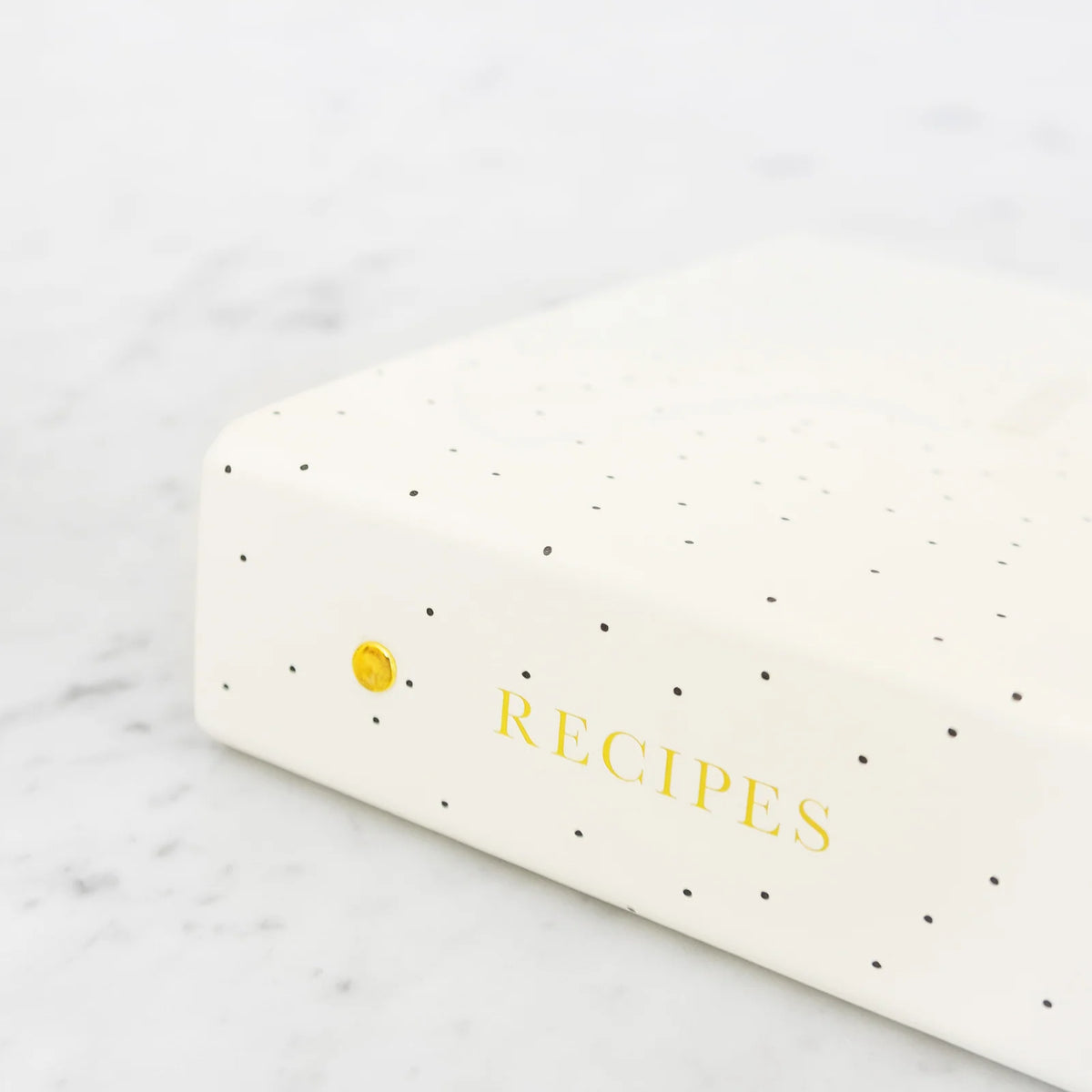 Recipe Binder with Eight Divided Tabs, Refillable Clear Sheets, and Pockets for Family Favorites
