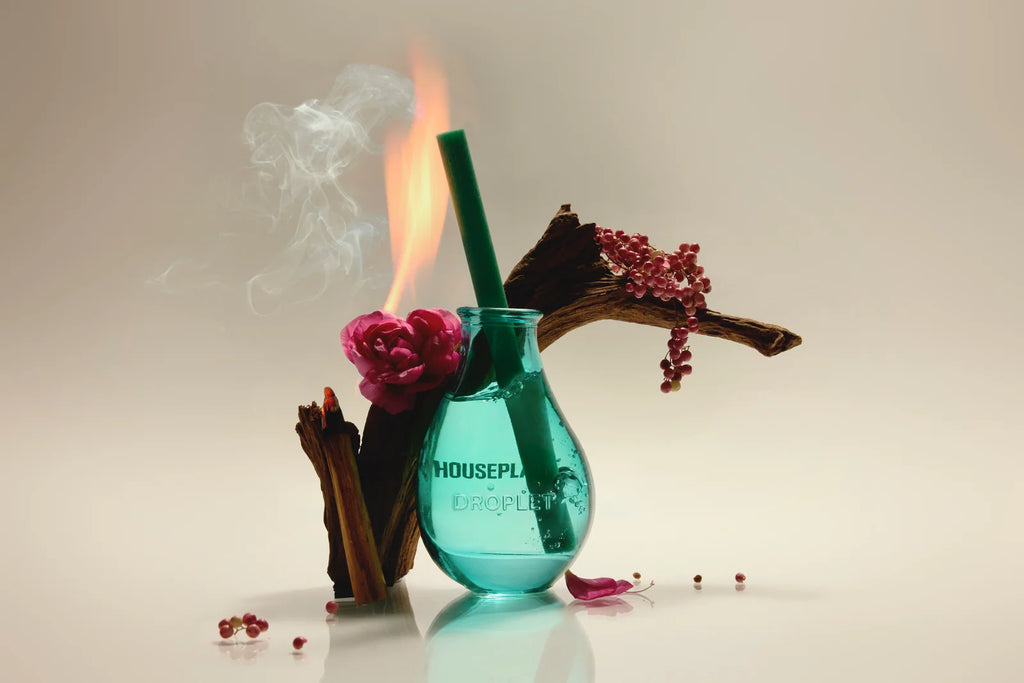 Reed Diffuser in Hand-Blown Glass for Continuous Home Fragrance, Featuring a Single Design-Led Reed