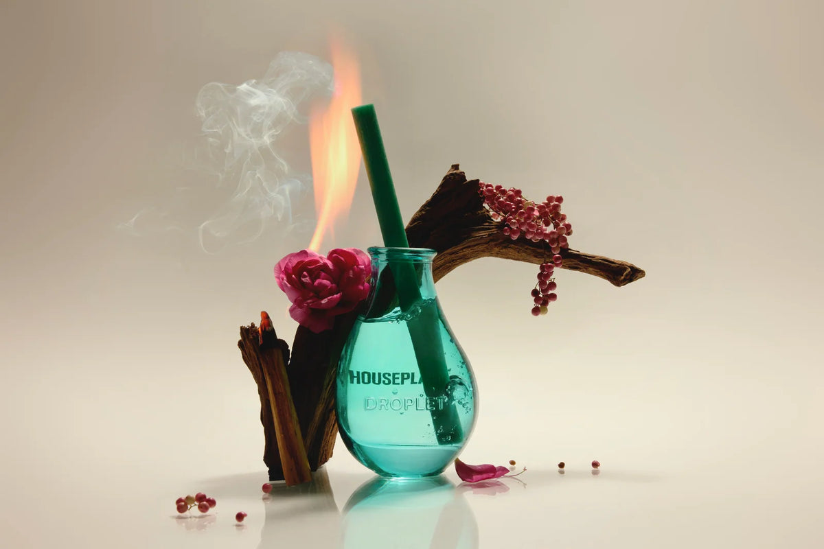 Reed Diffuser in Hand-Blown Glass for Continuous Home Fragrance, Featuring a Single Design-Led Reed