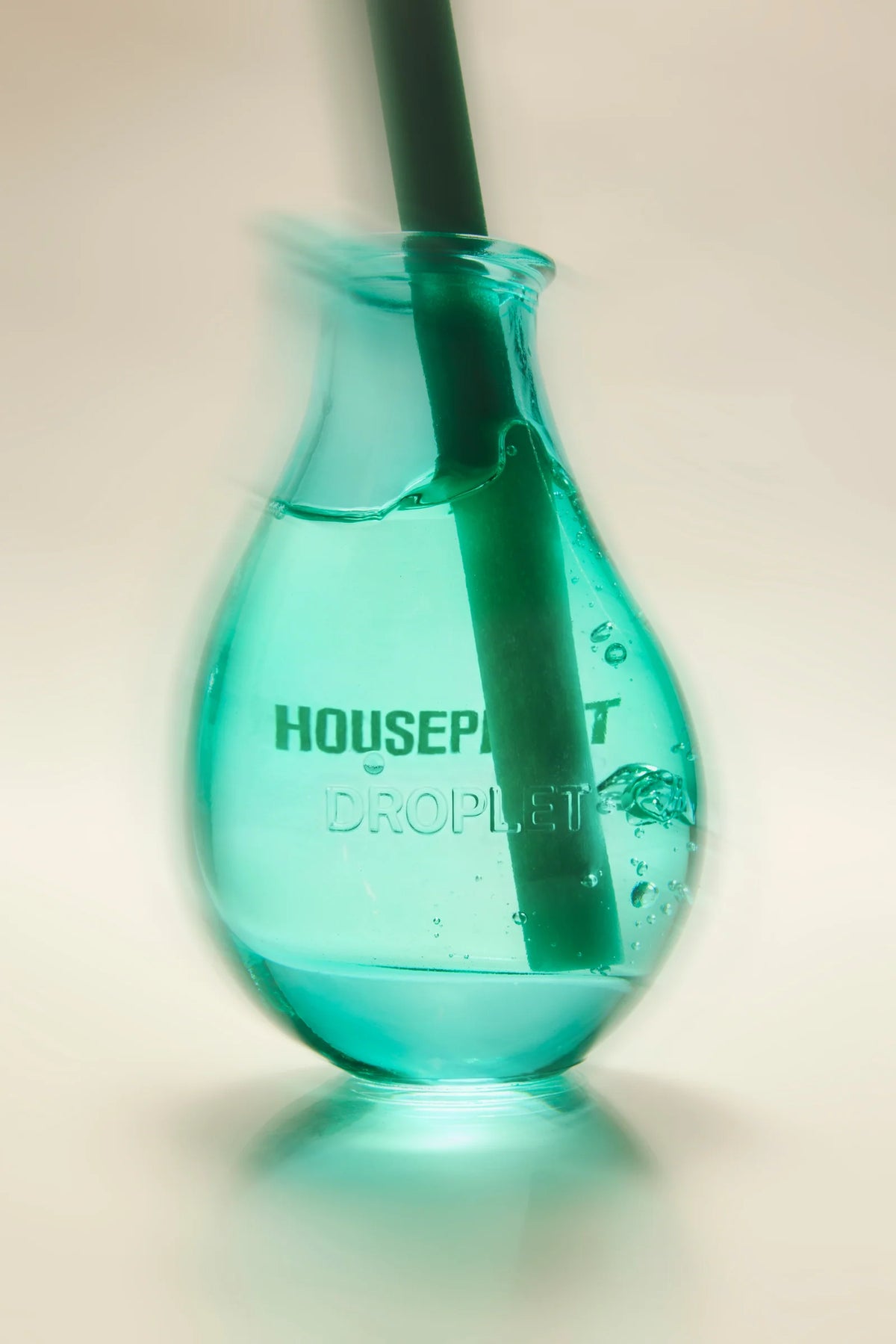 Reed Diffuser in Hand-Blown Glass for Continuous Home Fragrance, Featuring a Single Design-Led Reed