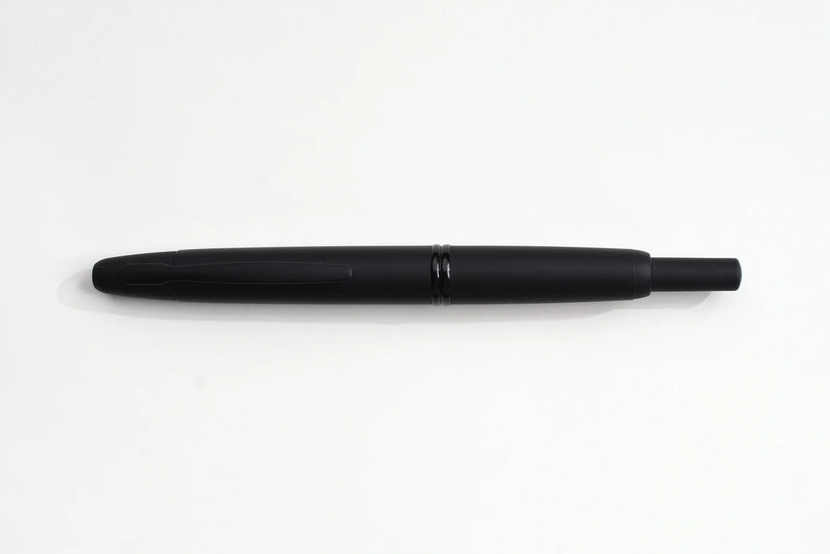 Retractable Fountain Pen in Matte Black
