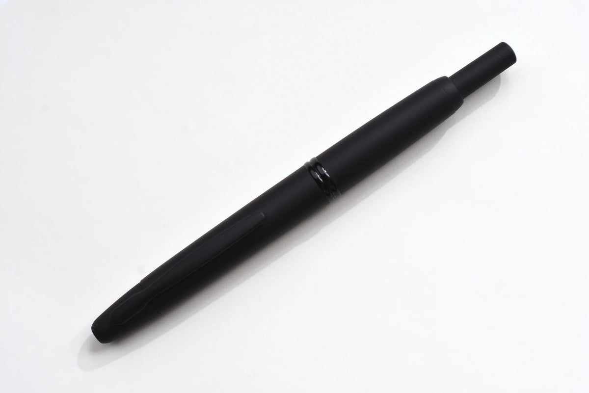 Retractable Fountain Pen in Matte Black