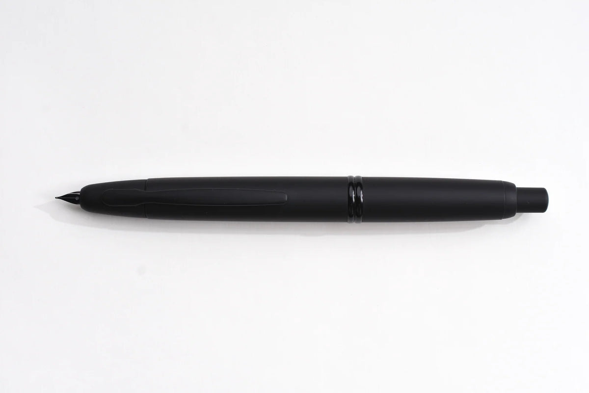 Retractable Fountain Pen in Matte Black