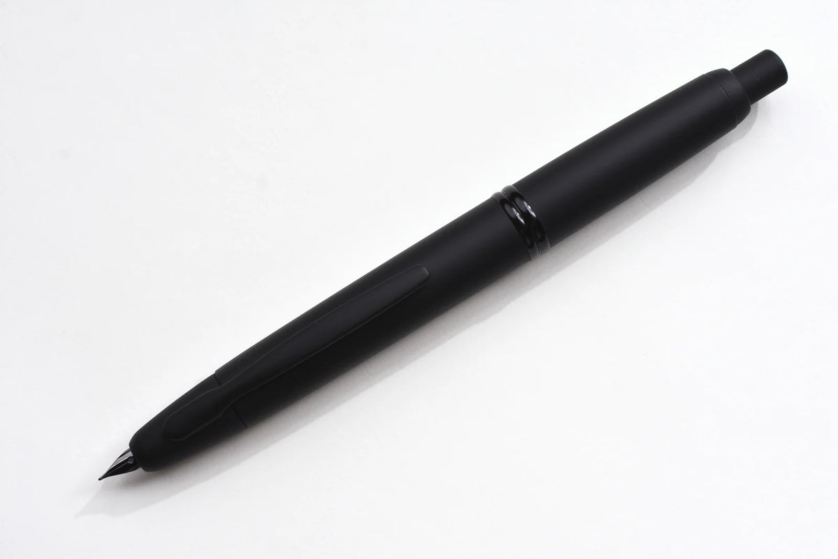 Retractable Fountain Pen in Matte Black