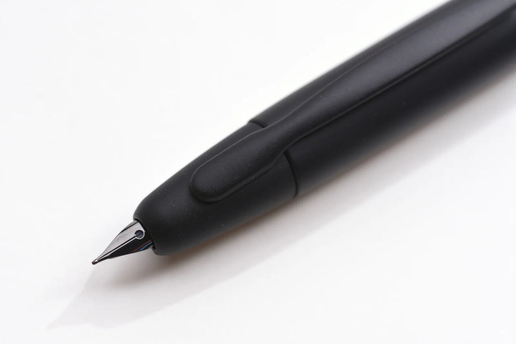 Retractable Fountain Pen in Matte Black