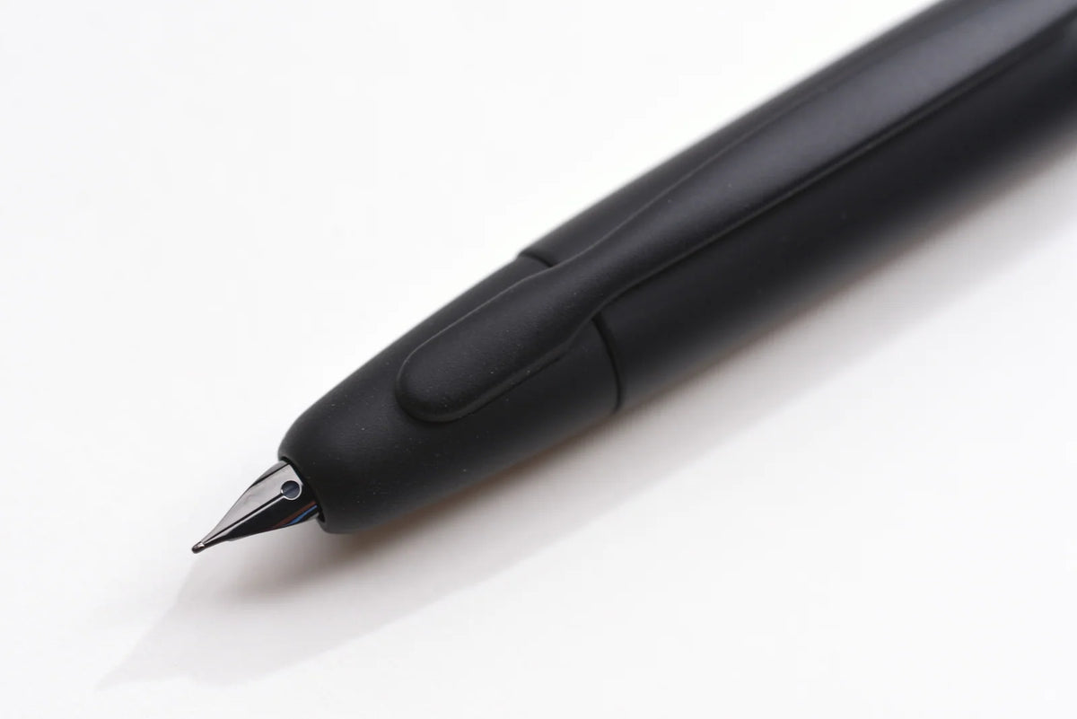 Retractable Fountain Pen in Matte Black