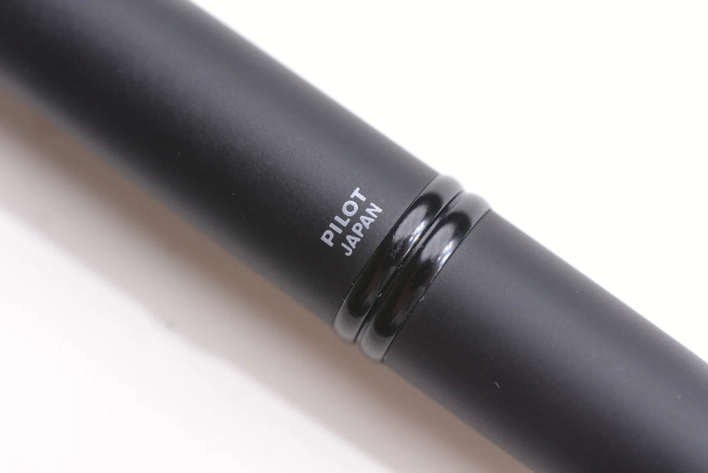 Retractable Fountain Pen in Matte Black