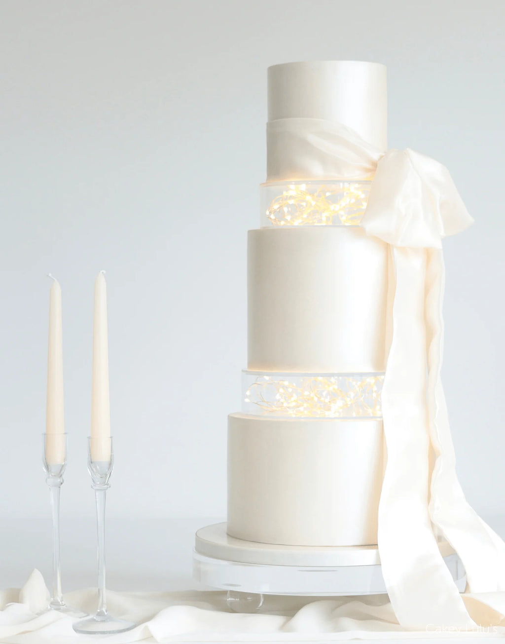 Round Acrylic Fillable Cake Tier with Removable Lid, Clear Floating Spacer for 2, 4 or 6 Inch Cake Designs