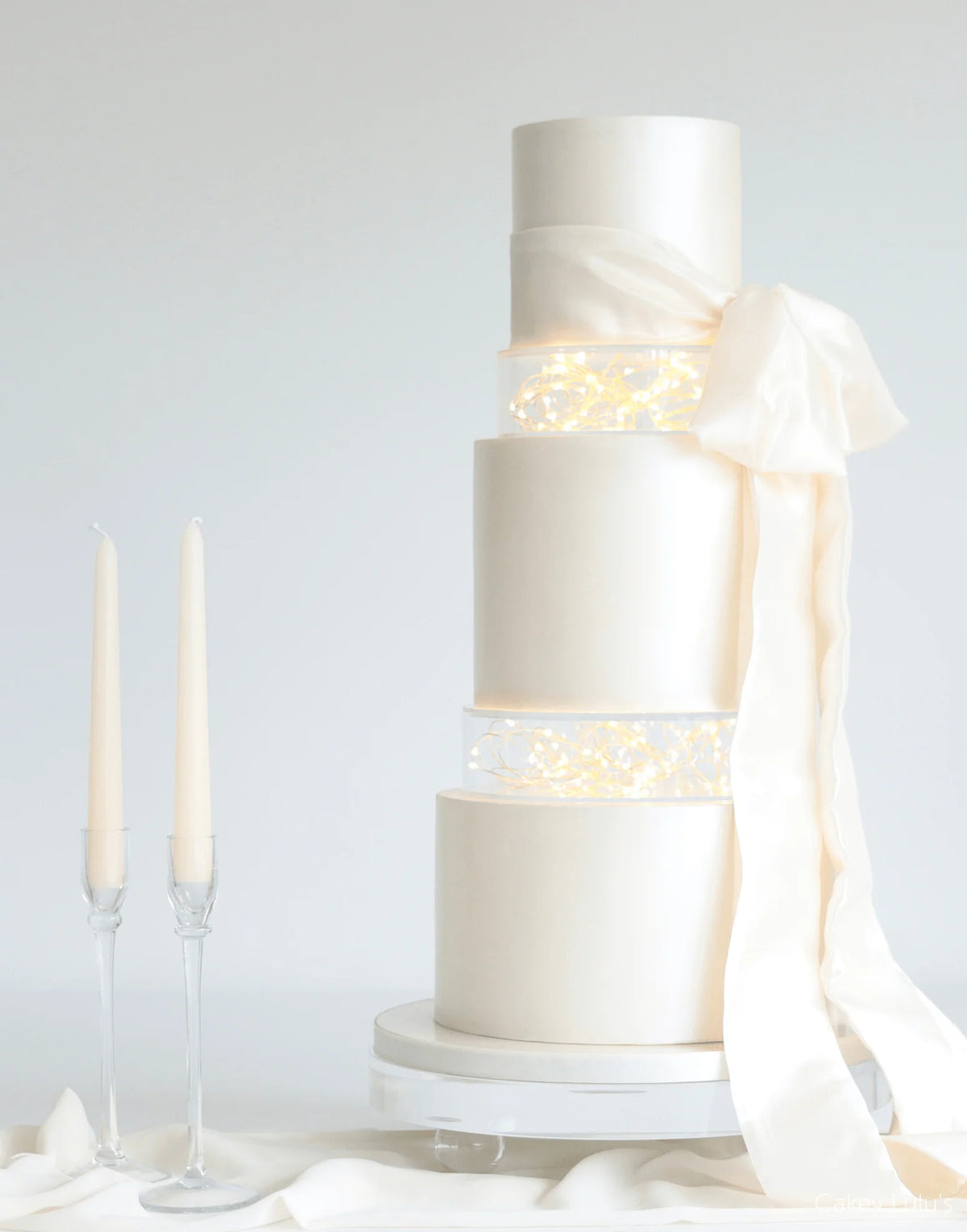 Round Acrylic Fillable Cake Tier with Removable Lid, Clear Floating Spacer for 2, 4 or 6 Inch Cake Designs