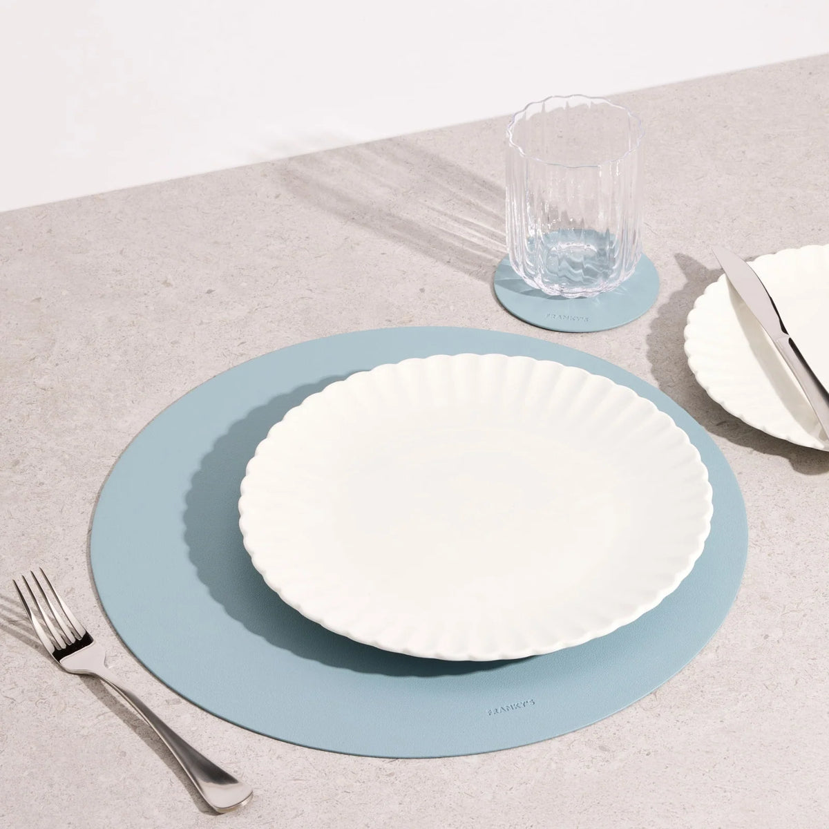 Round Placemat in Easy-to-Clean Leather-Like Material, 36cm Diameter for Everyday Dining Table Settings — Light Blue