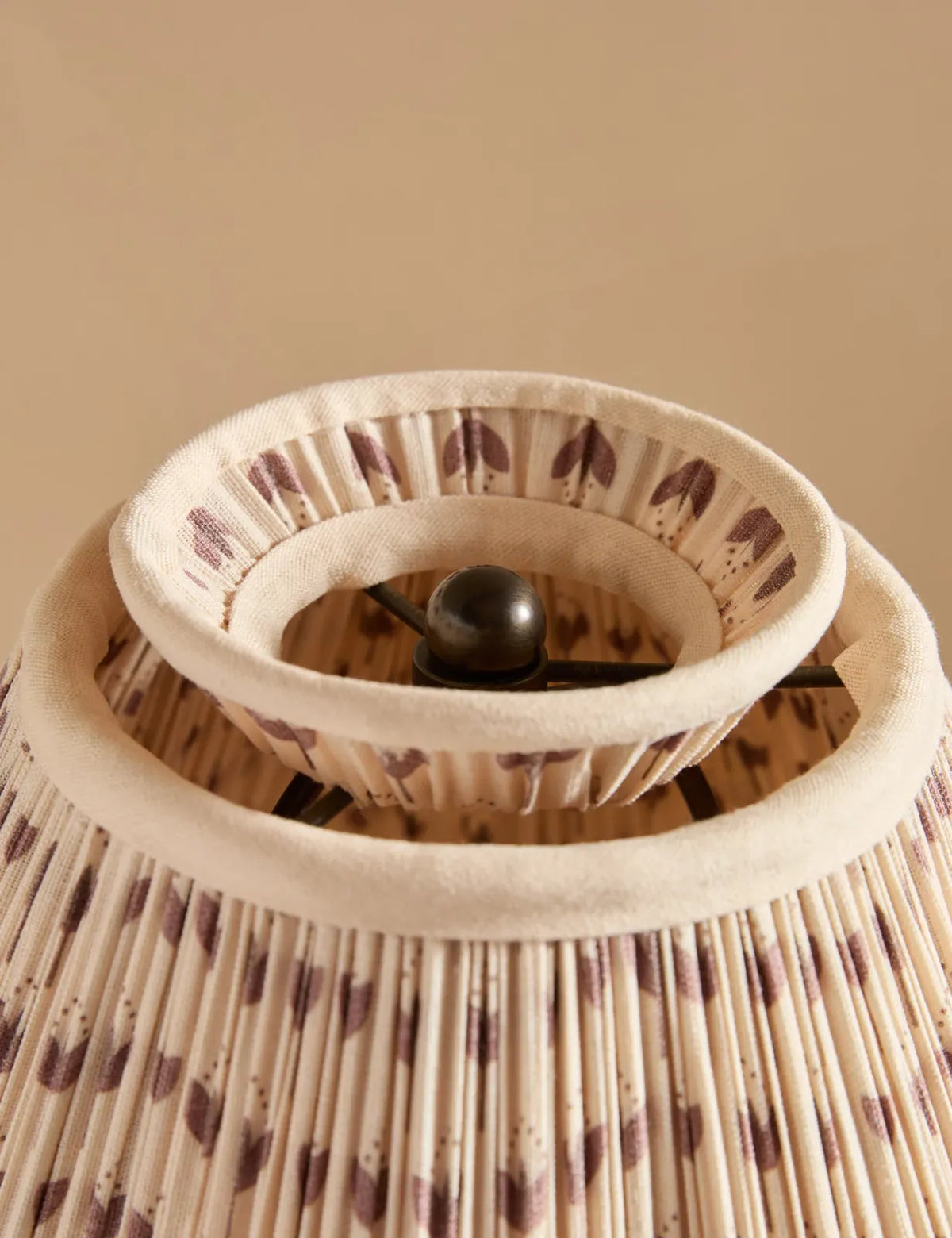 Rounded Metal Base Table Lamp