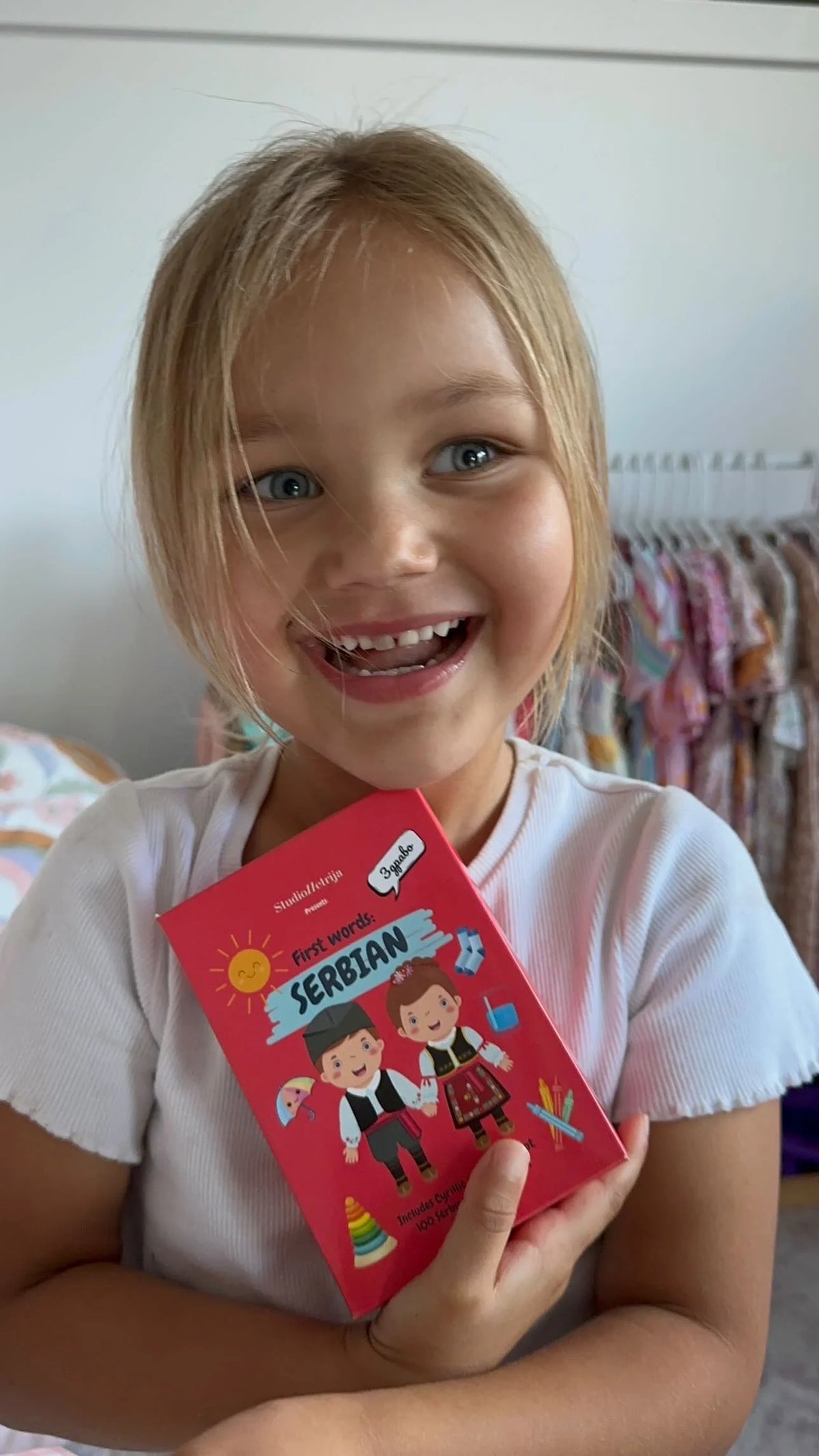 Serbian Beginner Flashcards for Ages 3+ — 100 Illustrated Cards in Cyrillic and Latinica Scripts