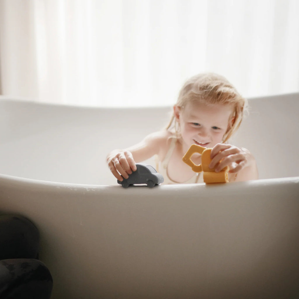 Silicone Bath Play Set with Toys That Open for Easy Cleaning and Fast Drying After Water Play