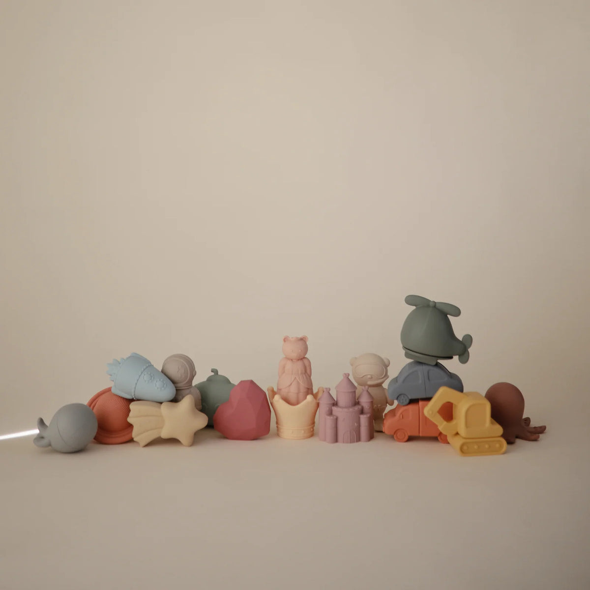 Silicone Bath Play Set with Toys That Open for Easy Cleaning and Fast Drying After Water Play