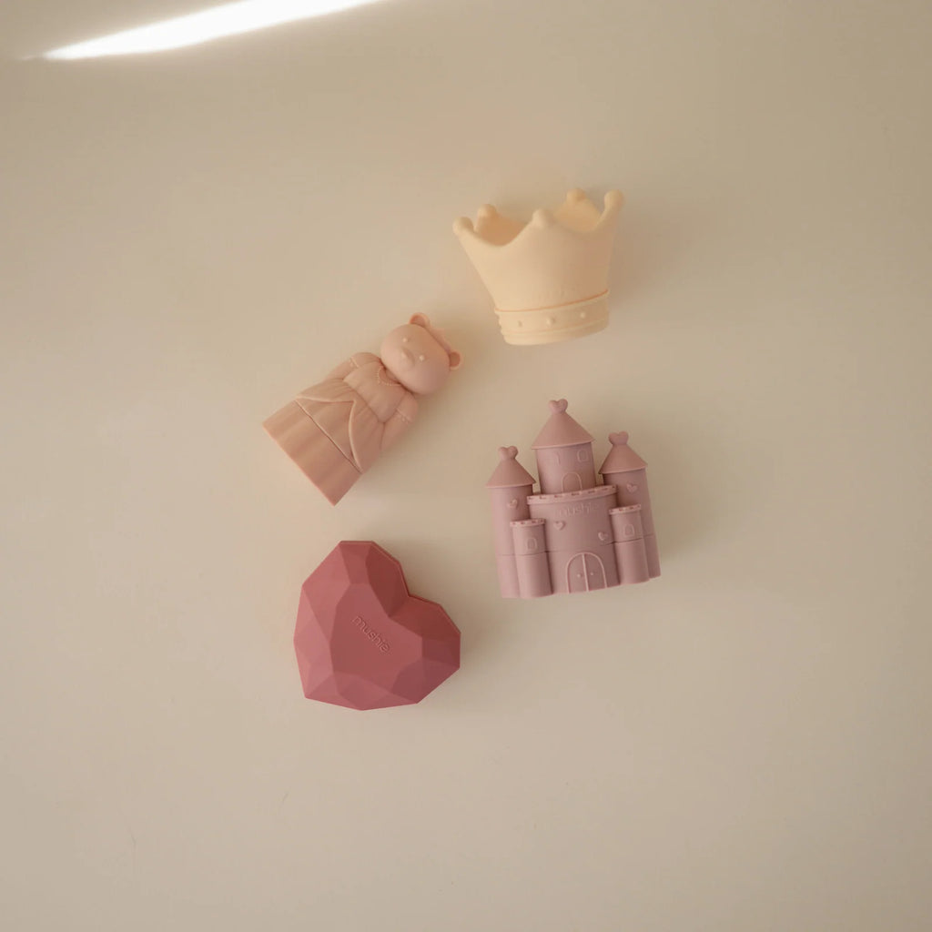 Silicone Bath Play Set with Toys That Open for Easy Cleaning and Fast Drying After Water Play