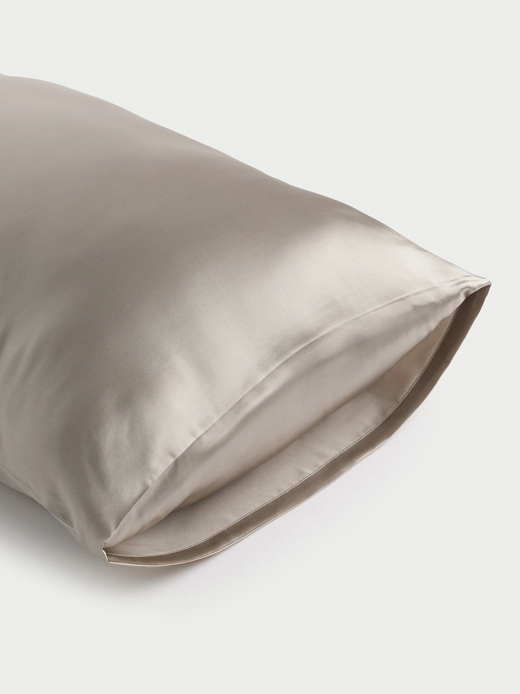 Silk Pillowcase in 100% Grade 6A Mulberry Silk, Sandwashed for a Soft Matte Finish and Machine Washable