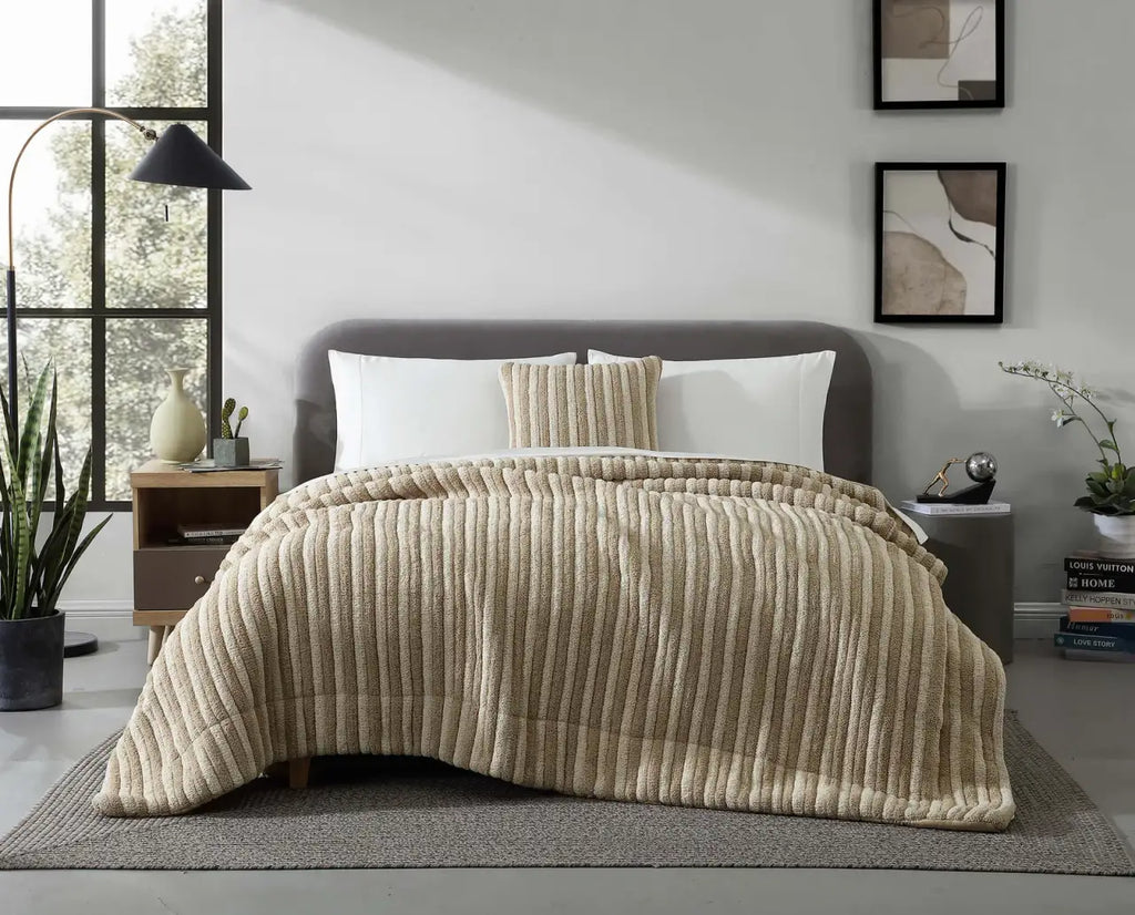 Soft Piped Comforter