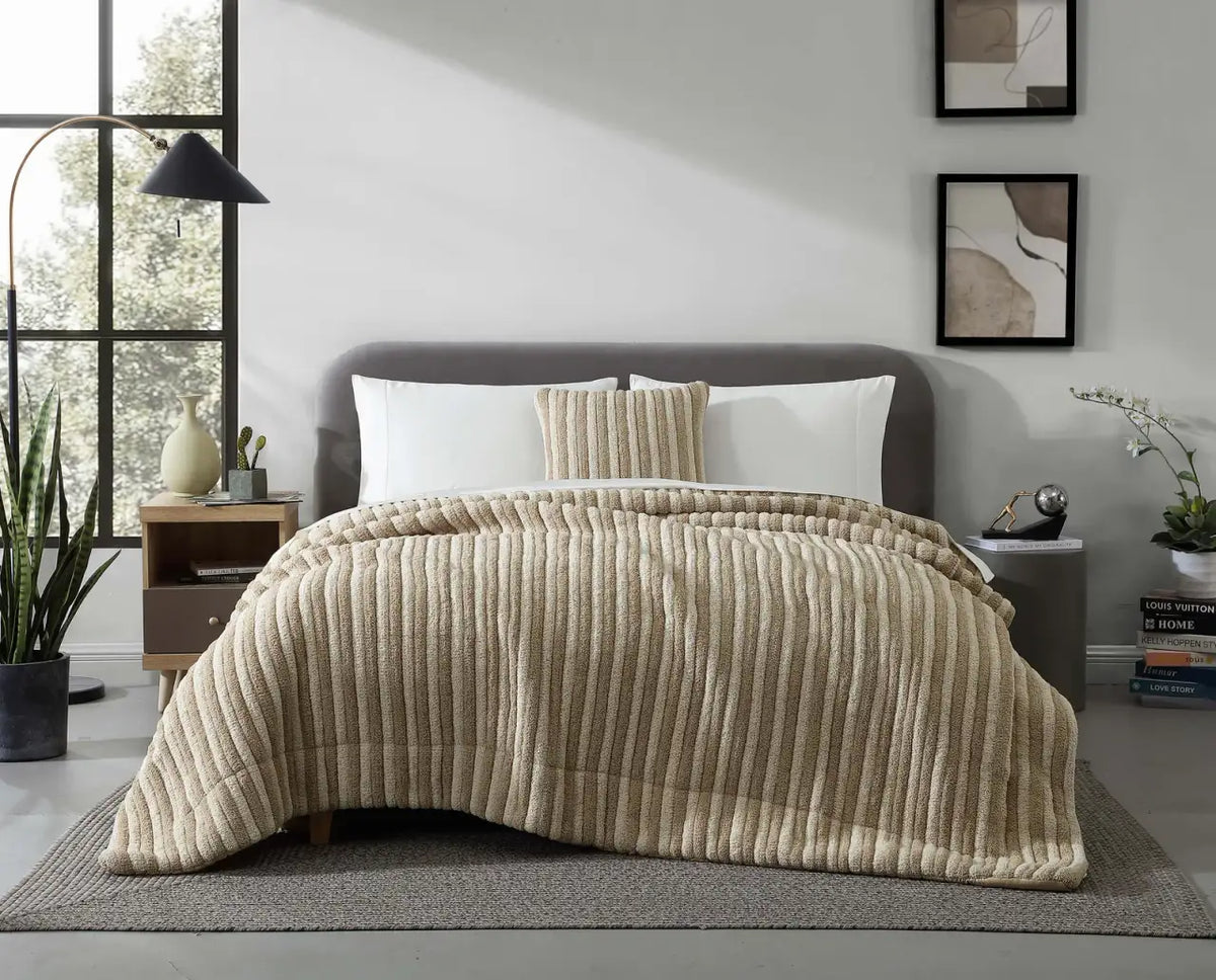 Soft Piped Comforter