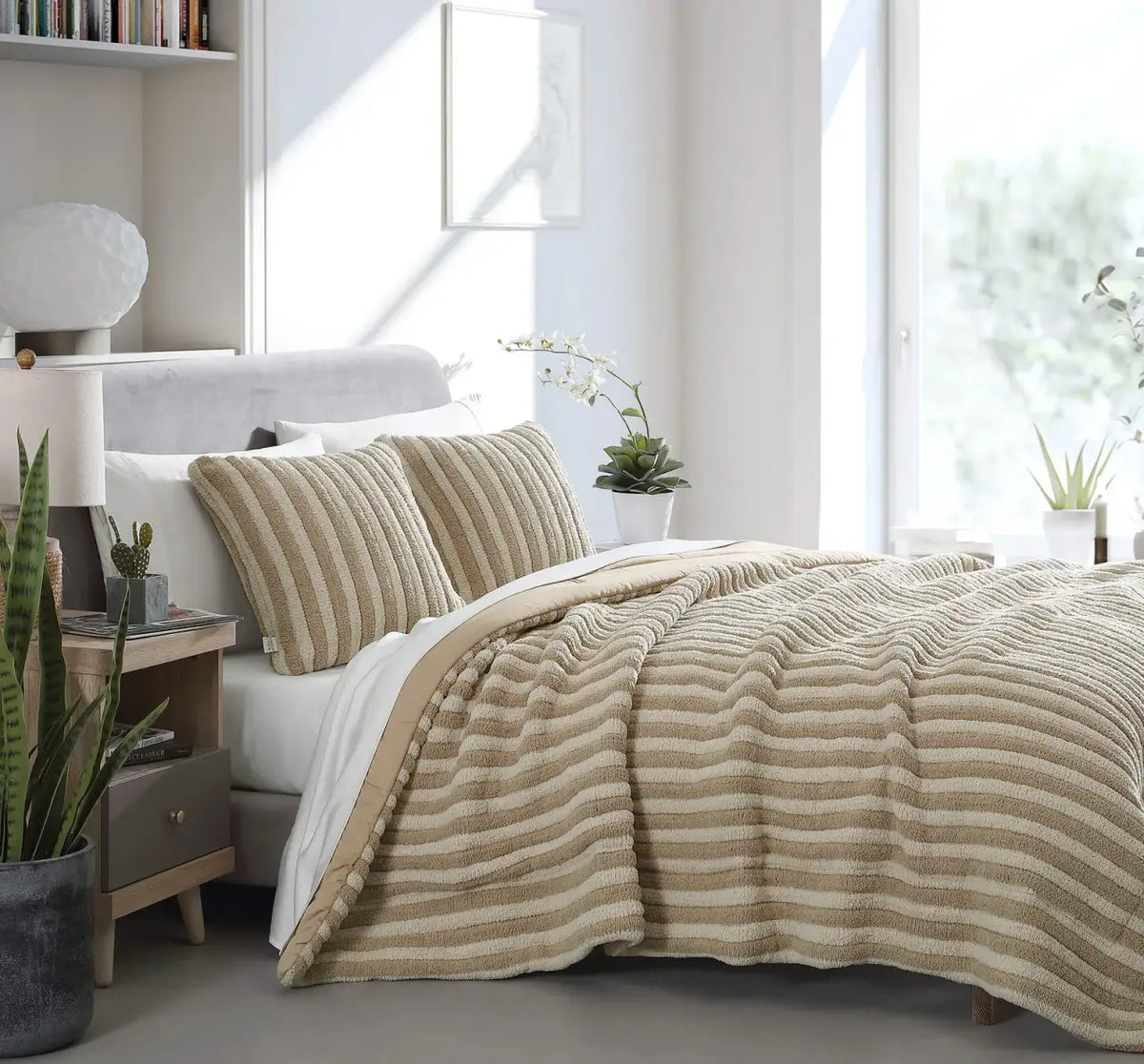 Soft Piped Comforter
