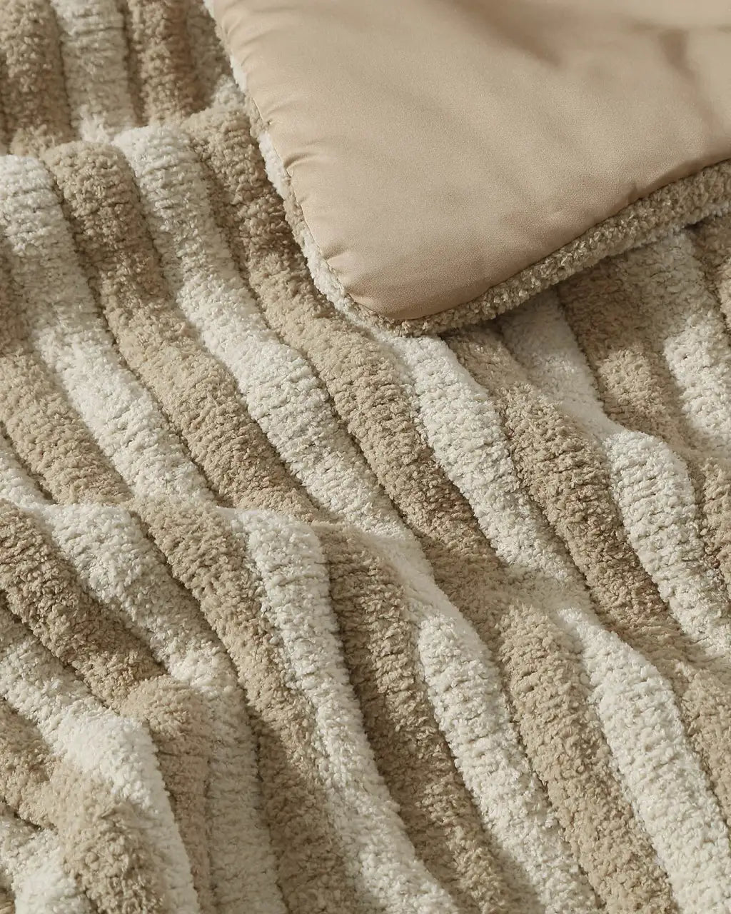 Soft Piped Comforter