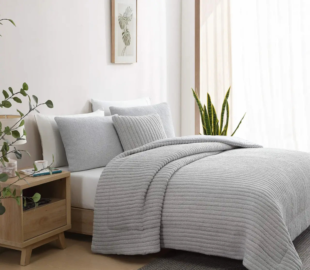Soft Piped Comforter