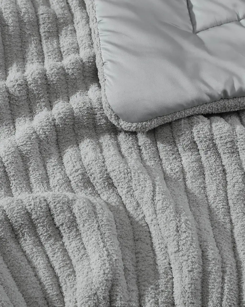 Soft Piped Comforter