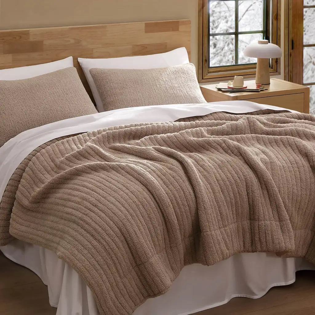 Soft Piped Comforter