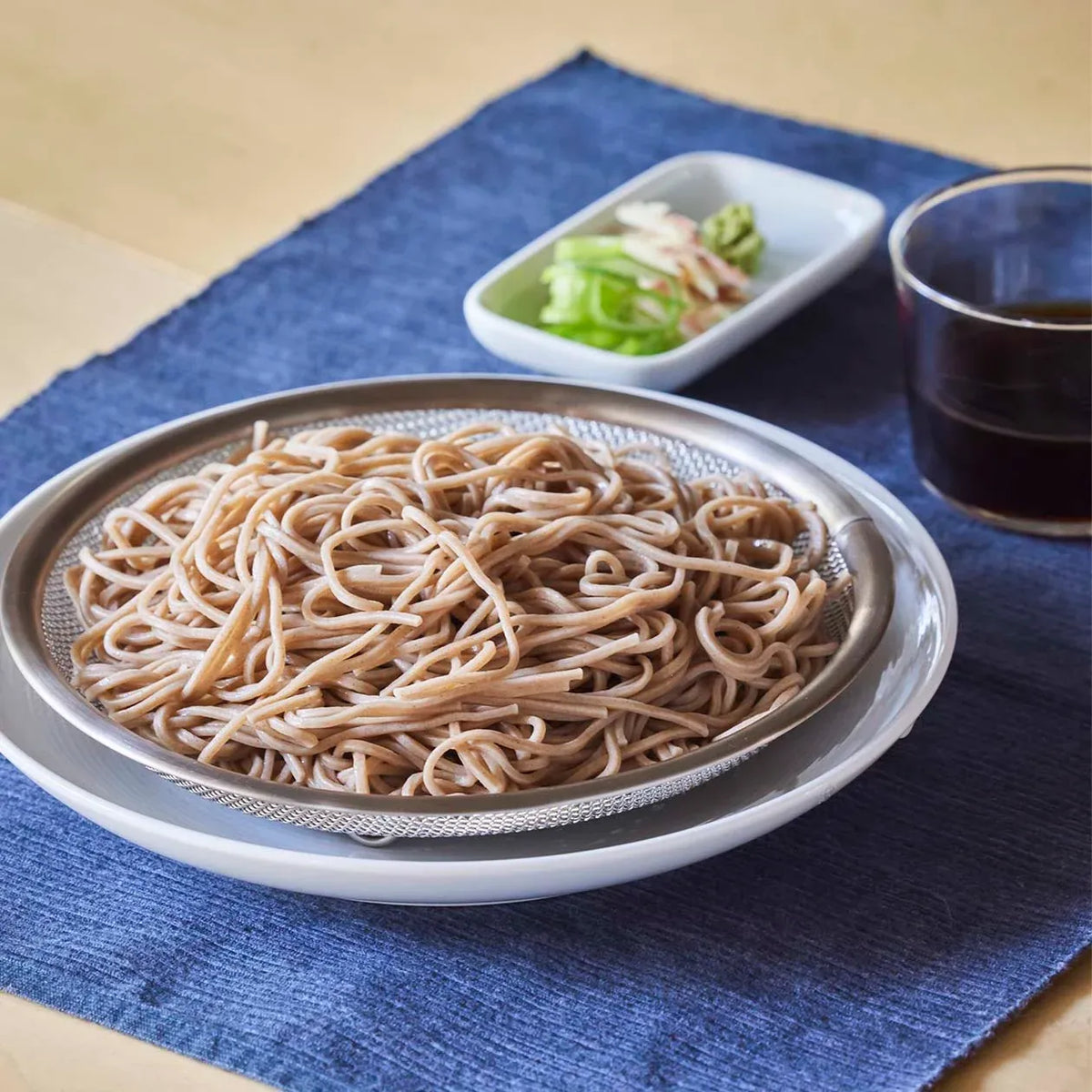Stainless Steel Strainer with Flat Serving Surface, Space-Saving 3cm-Thin Design for Noodles and Plated Foods