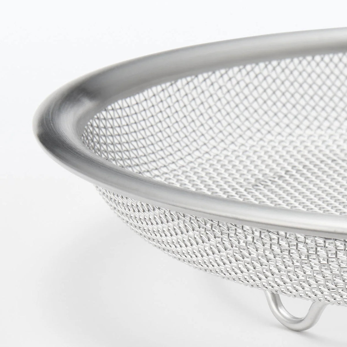 Stainless Steel Strainer with Flat Serving Surface, Space-Saving 3cm-Thin Design for Noodles and Plated Foods