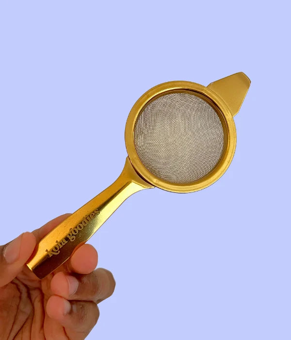 Tea Strainer with Curved Cup Lip, Resting Base and Compact Gold Finish for Hands-Free Tea Latte Brewing