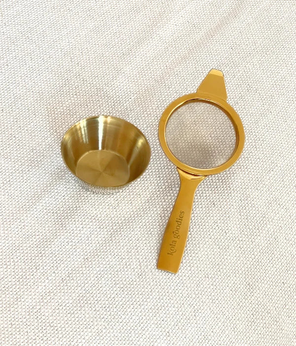 Tea Strainer with Curved Cup Lip, Resting Base and Compact Gold Finish for Hands-Free Tea Latte Brewing