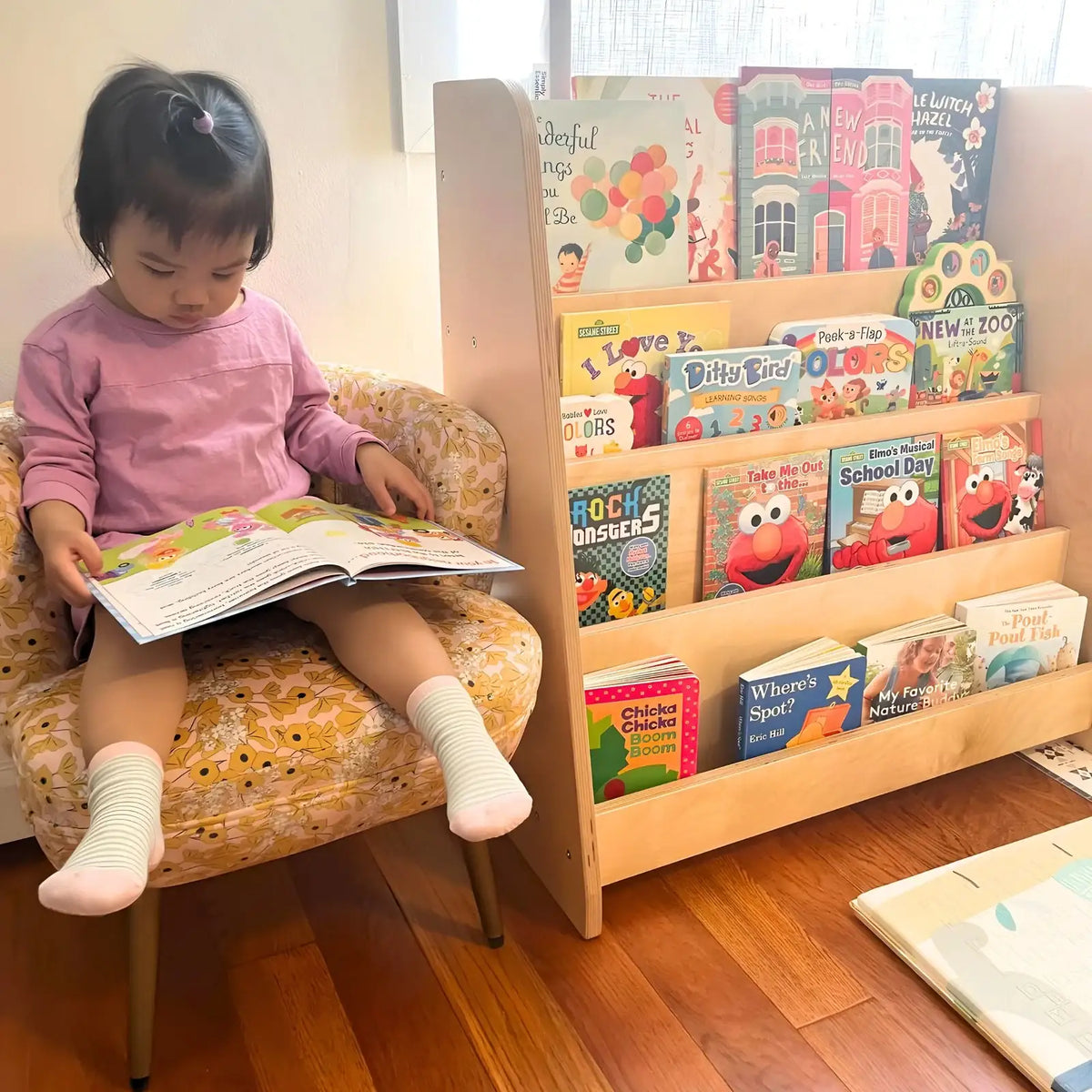Tiered Montessori Bookshelf in Baltic Birch Wood for Children’s Front-Facing Book Display and Storage