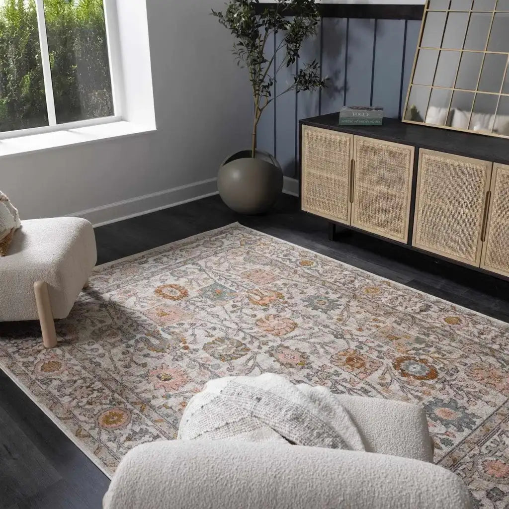 Traditional Area Rug in a Multicolor Palette, Machine Woven