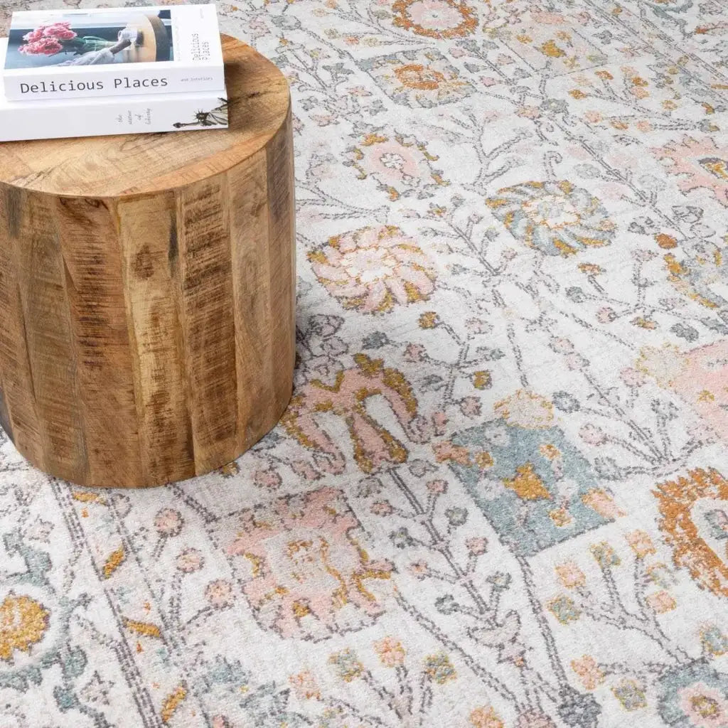 Traditional Area Rug in a Multicolor Palette, Machine Woven