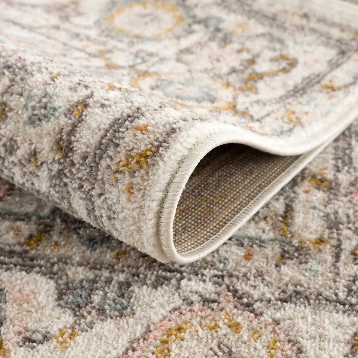 Traditional Area Rug in a Multicolor Palette, Machine Woven