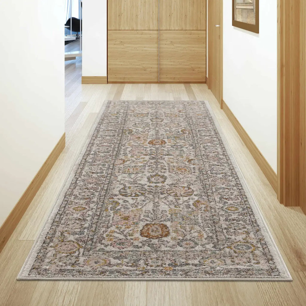 Traditional Area Rug in a Multicolor Palette, Machine Woven
