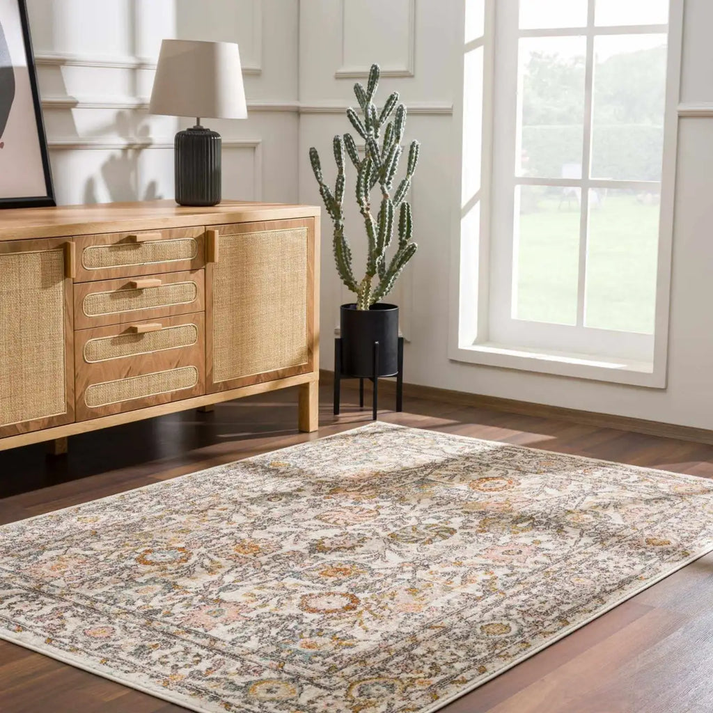 Traditional Area Rug in a Multicolor Palette, Machine Woven