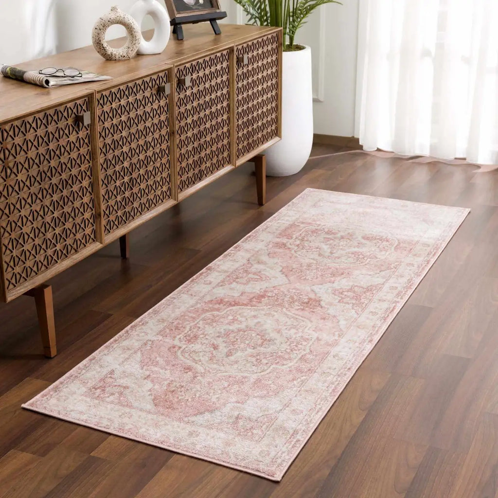 Traditional Area Rug in Pale Pink and Cream, Machine-Woven