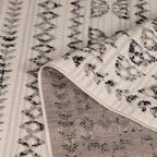 Transitional Bohemian Area Rug in Machine-Woven Polypropylene