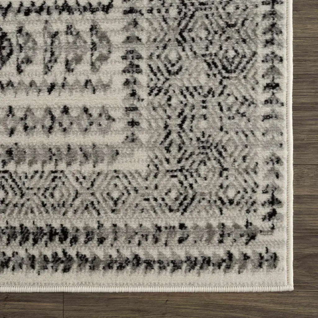 Transitional Bohemian Area Rug in Machine-Woven Polypropylene