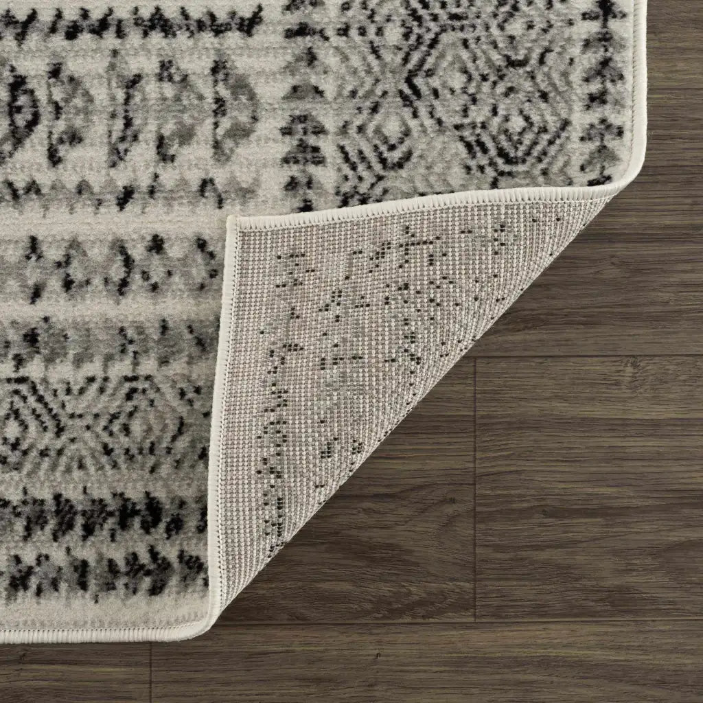 Transitional Bohemian Area Rug in Machine-Woven Polypropylene
