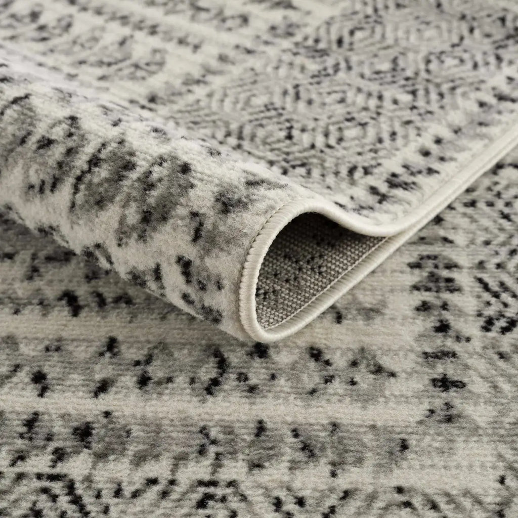 Transitional Bohemian Area Rug in Machine-Woven Polypropylene