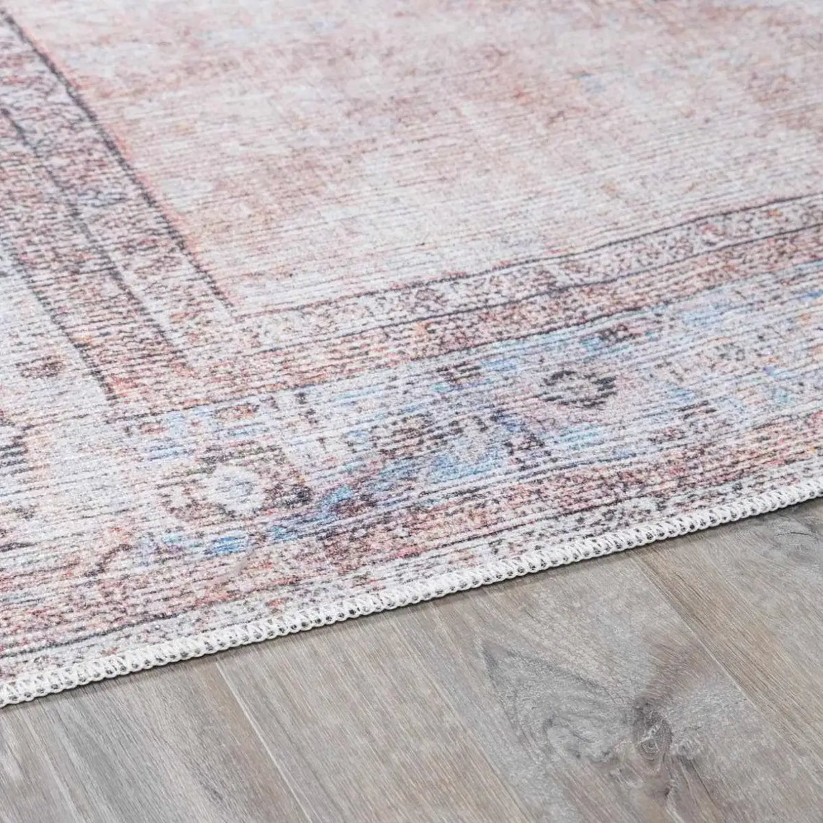 Washable Area Rug in Traditional Medallion Style, Machine Woven