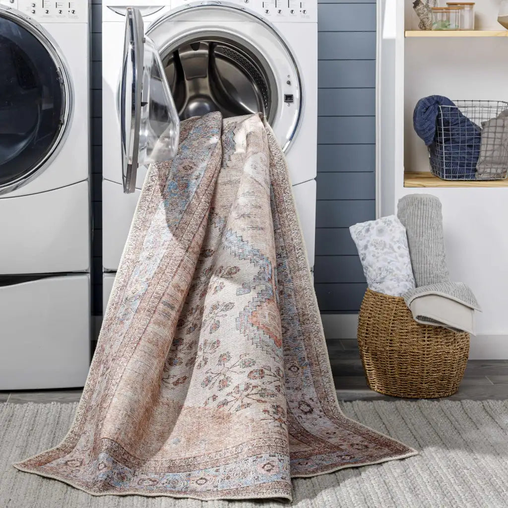 Washable Area Rug in Traditional Medallion Style, Machine Woven