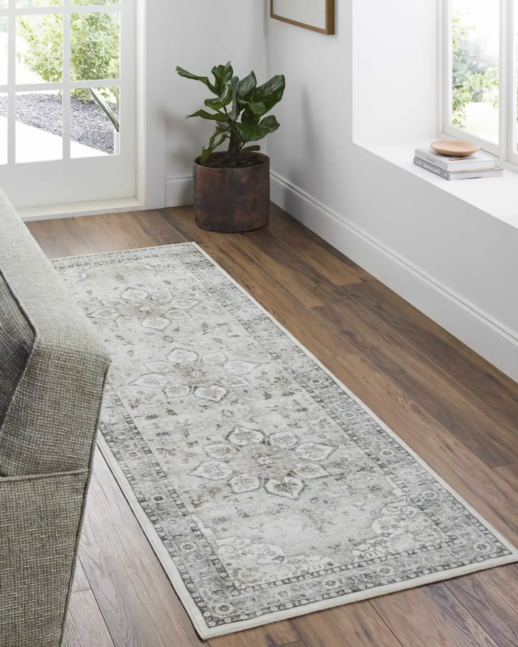 Washable Sage Medallion Area Rug, Low-Pile Machine-Woven Polyester for Traditional Rooms and Hallways
