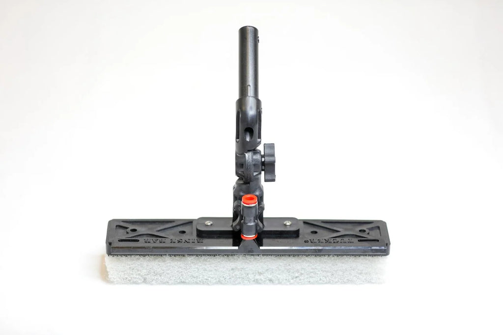 Water Fed Window Scrubber Brush with Rinse Bar, Swiveling Gooseneck and 10 Polyester Pads · Water Fed Brush │ Alpha Scrubb
