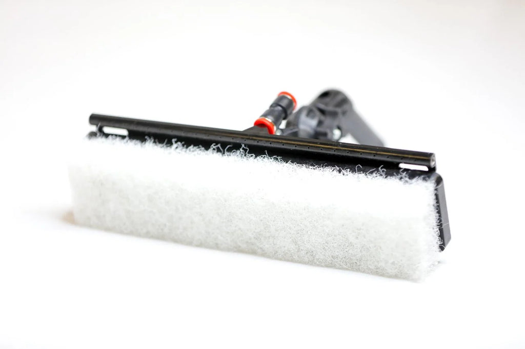 Water Fed Window Scrubber Brush with Rinse Bar, Swiveling Gooseneck and 10 Polyester Pads · Water Fed Brush │ Alpha Scrubb