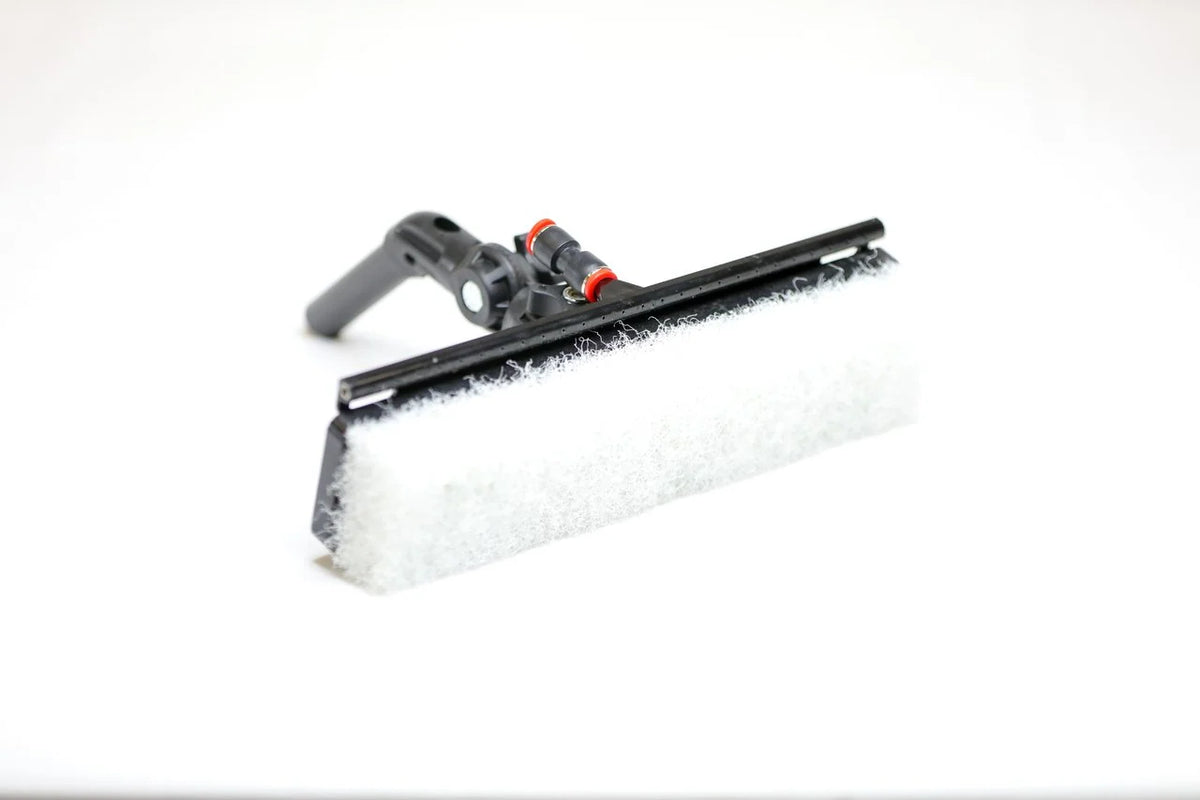 Water Fed Window Scrubber Brush with Rinse Bar, Swiveling Gooseneck and 10 Polyester Pads · Water Fed Brush │ Alpha Scrubb
