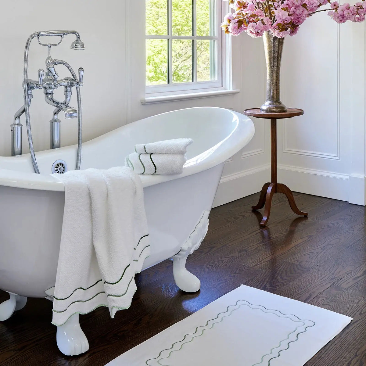 Wavy Cotton Towels with Riceweave Texture, Scalloped Borders and Bright Embroidery for Colorful Bathroom Styling